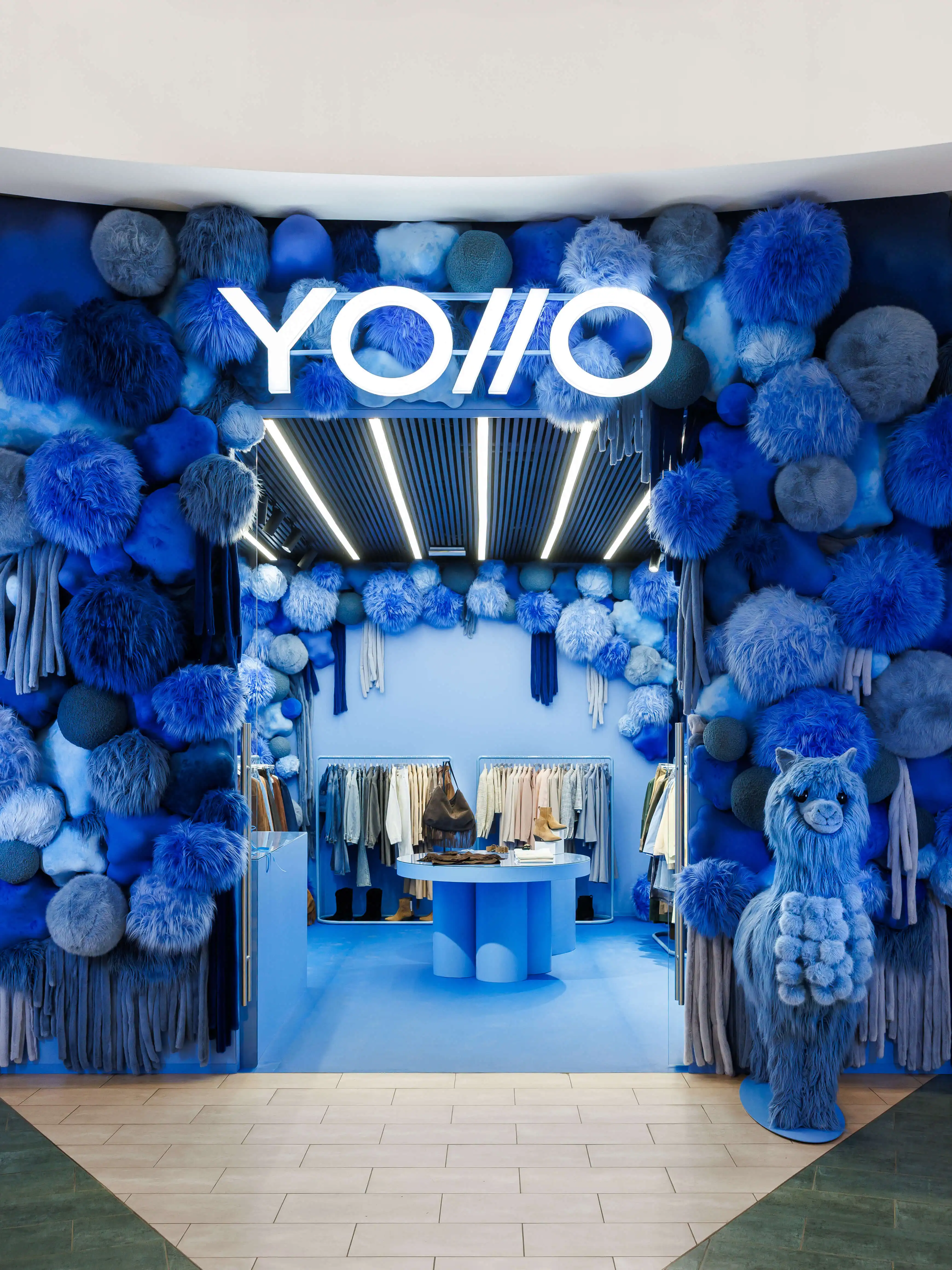 YOLLO в Атриуме